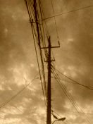 曇空と電信柱