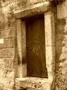 石壁の扉